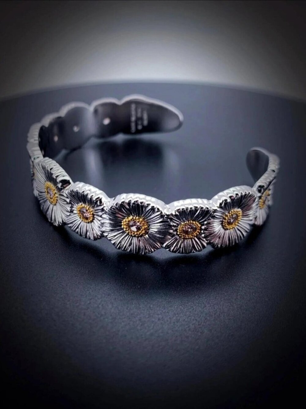 Buccellati Daisy Diamond Bangle